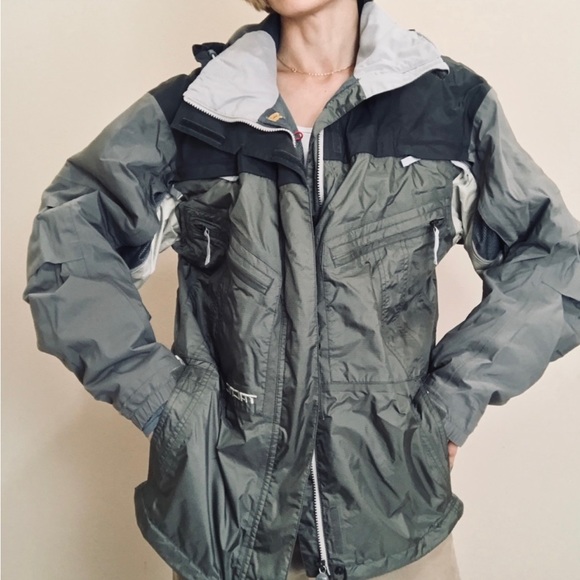 Burton Jackets & Blazers - Almost brand new Burton Tactic snow jacket